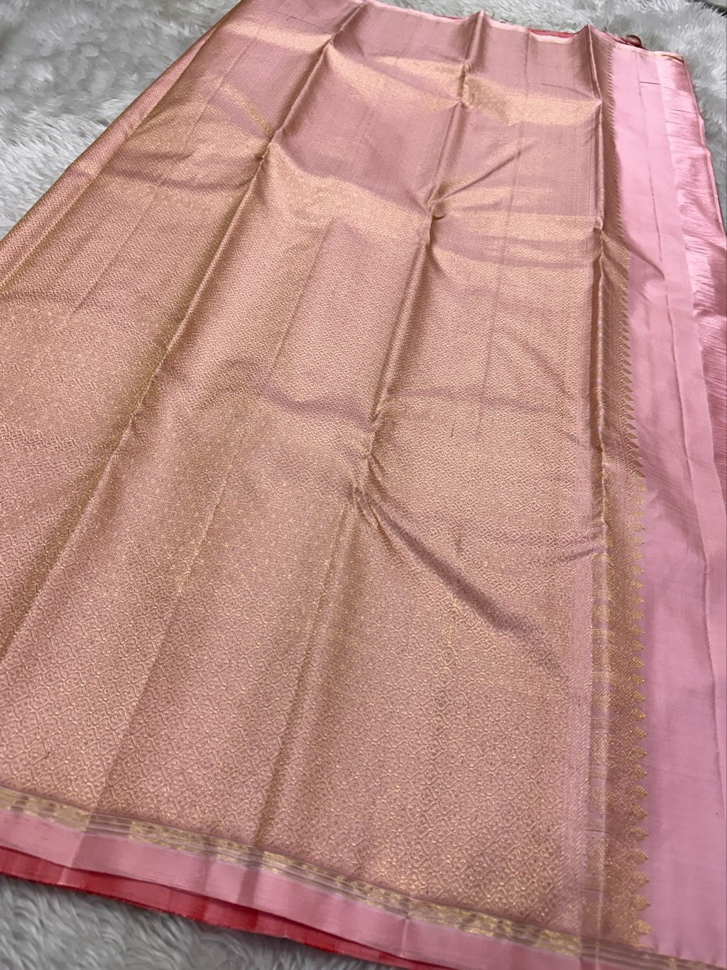 Raspberry Rose  Gandaberunda - Pure Korvai Kanchipuram Silk Saree
Raspberry red body with zari woven Gandaberunda buttas ✨
Soft petal-pink korvai border & zari-detailed pallu 🌸
Silk Mark Certified | fall, pico blouse fabric ✅ ships in a week