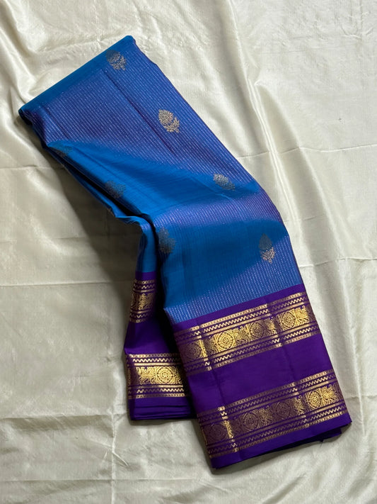 Azure Blue Purple Horizon – Neelam blue body with royal-purple korvai borders  Pure Kanchipuram silk • manga (paisley) buttas + fine pin-stripes  Opulent purple brocade pallu • contrast blouse with zari border  Silk Mark Certified | Fall & Pico Done |