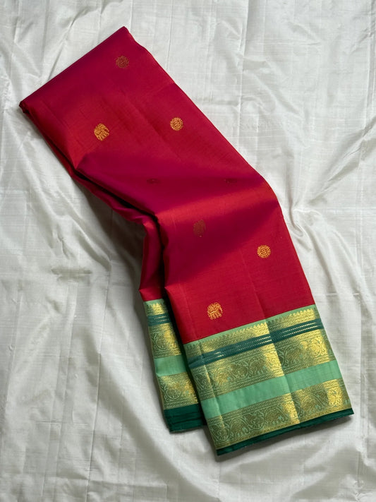 ✨ Tarakha — Rani-Pink & Mint-Pachai Korvai Kanchipuram ✨
Pure Silk | Gold Zari Surya Buttas | Mint Brocade Pallu | Contrast Blouse
Silk Mark Certified ✅ | Free USA Shipping ✅ | Ships in 1 Week ✅