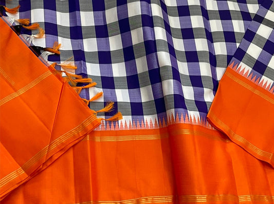 Indigo–Tangerine Checkmate — Pure Silk Kanchipuram
Bold indigo–lilac–white buffalo checks with ash accents ✨
Vibrant tangerine korvai border with temple (reku) teeth 🌸
Solid tangerine pallu with fine thread stripes & tassels 🪔
Silk Mark Certified •