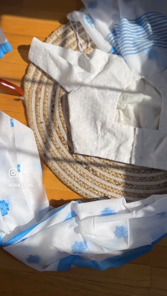 ☁️ Cloud White Jamdhani — Pure Mul Cotton Saree & Hakoba Blouse Set ✨
Soft cloud-white cotton with delicate Jamdhani weave & matching Hakoba blouse 🌿 Elegant & airy
Now $69 (was $110) | Only 1 Piece | Ships from New Jersey | $5 USA Shipping 🇺🇸