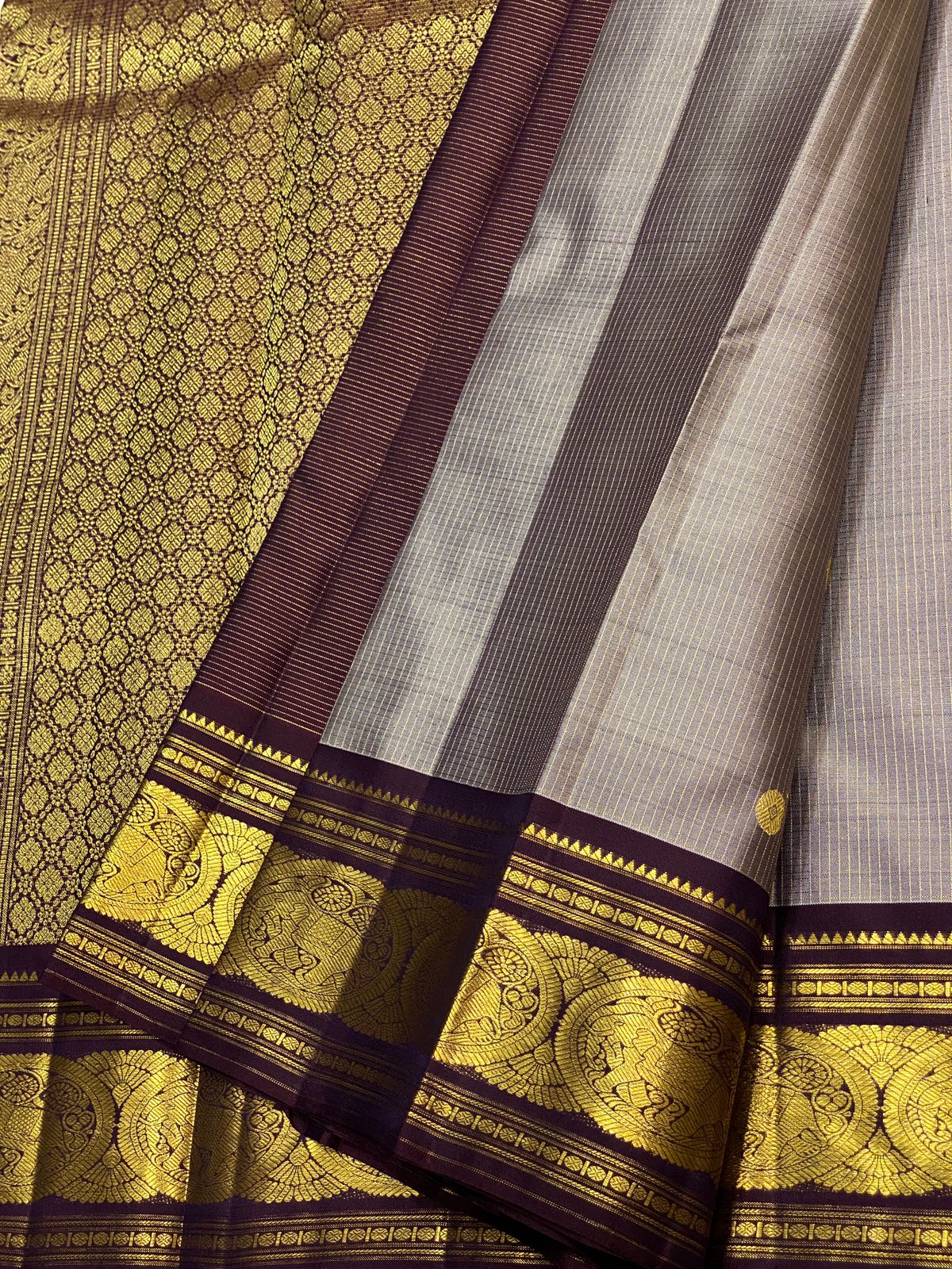 Zari Kattam Dovetail Gray & Deep Purple – Pure Silk Kanchipuram Saree
Fine kattam checks with coin & paisley zari buttas across the body
Deep purple border with annapakshi ships in 1 week silk mark certified, blouse stocking ($30)