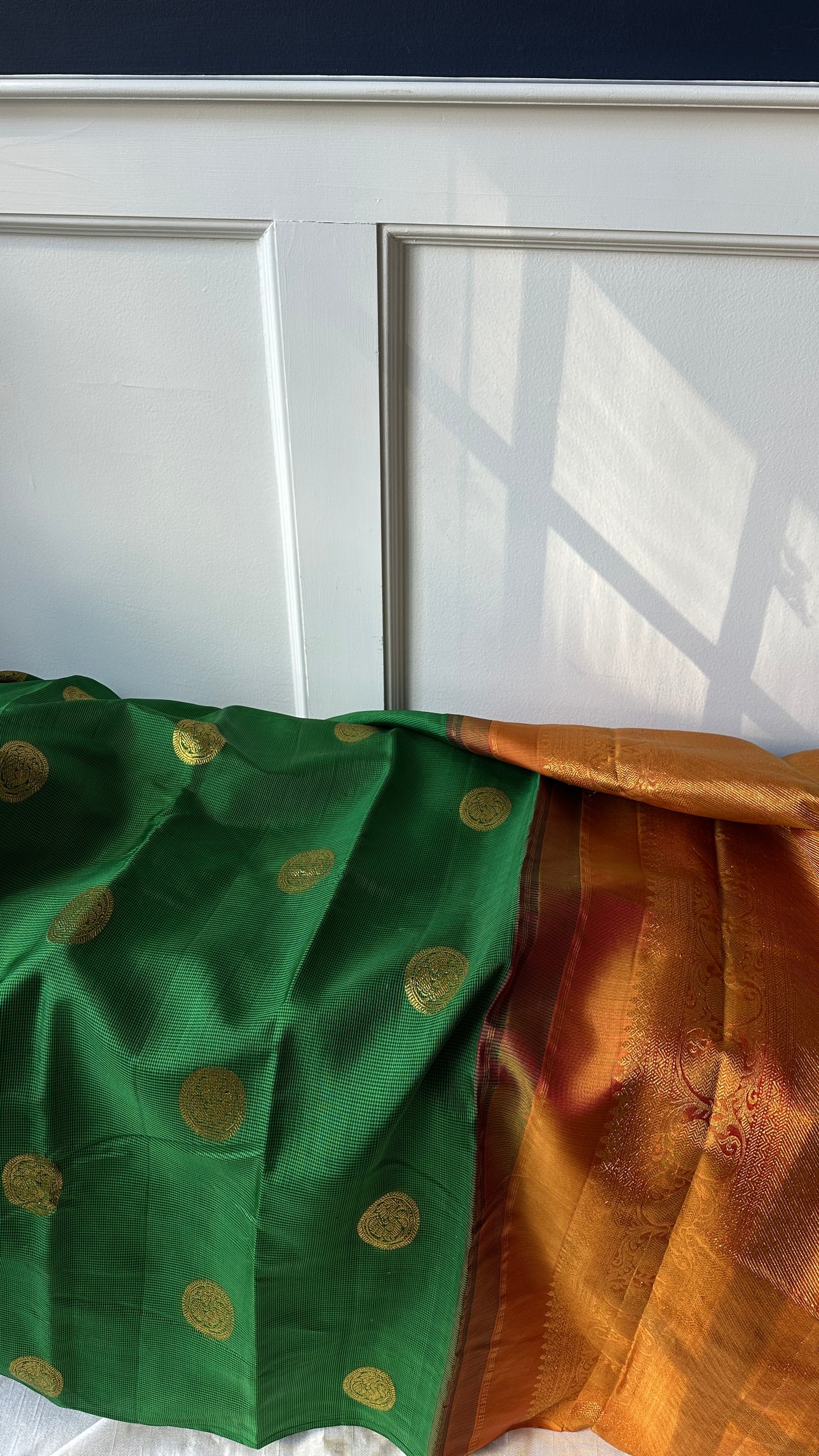 Tulasi – Forest Green Pure Kanchipuram Silk Saree with Micro Checks Podi Kattam & Contrast Rust Ornate Pallu (Silk Mark Certified, Handloom)