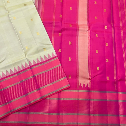 Cardamom Roja • Pure Silk Kanchipuram Saree
Pista Green with Gold Buttas • Rani Pink Contrast & Silver Zari Borders
Silk Mark Certified • Free USA Shipping • Ships in Two Weeks ✅