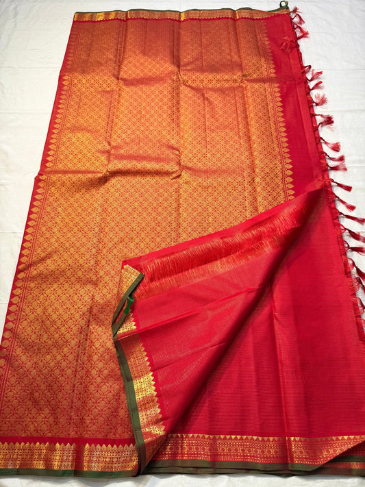 Vairaoosi milagai Kili – Red ✨ Pure Silk Kanchipuram Saree
Radiant Red Body with Gold Kili Motifs & Vanki Neli Zari Border 🕊️
Silk Mark Certified • Fall & Pico Done • Free USA Shipping • Ships in 2 weeks ✅
