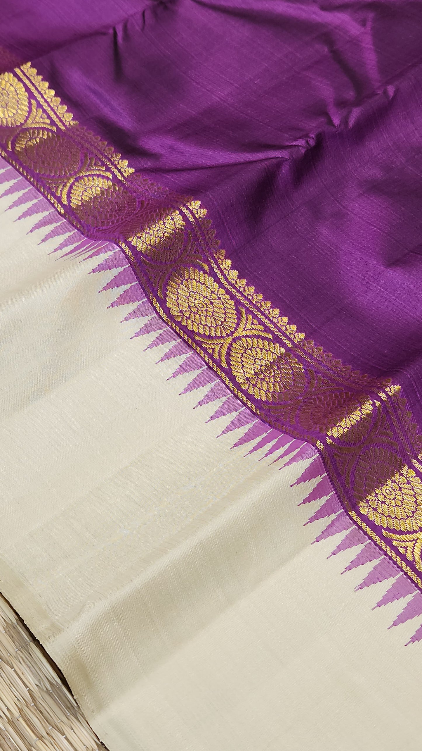 Ivory Plum ✨ – Pure Kanchipuram Silk Saree
Ivory Silk Body with Smooth Finish
Plum-Purple Contrast Border with Gold Zari Motifs
Temple-Inspired Edging & Rich Plum Pallu
Silk Mark Certified, delivery in 2 weeks