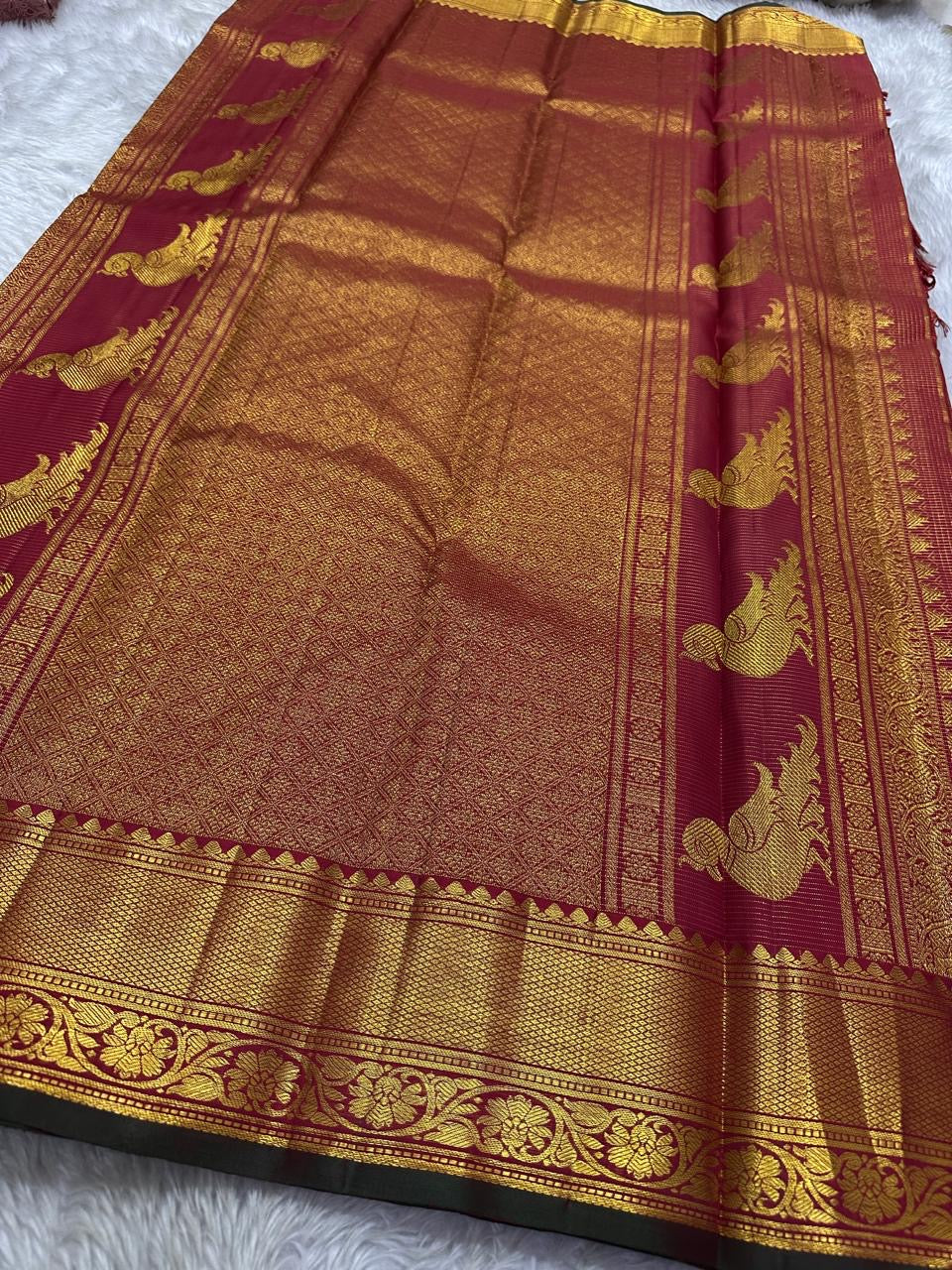 Mihira – Kalyana Arraku Kanchipuram Pure Silk Saree with Zari Kattam, Mayil & Kamalam Buttas, Floral Arai Madam Border, and Adai-Woven Parrot Pallu