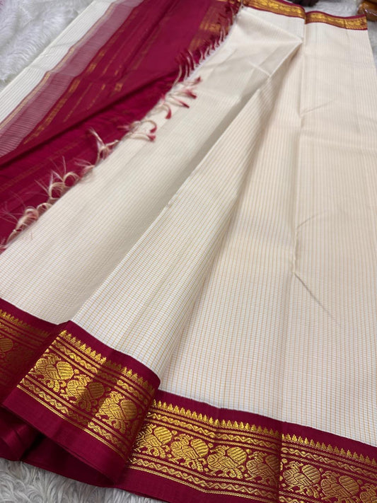 Shwetha Silk Thread Kattam — Pure Kanchipuram Silk Saree
Ivory-beige micro checks with maroon korvai border & gold zari pallu
Silk Mark Certified ✅ | Free USA Shipping | Ships in Two Weeks ✅