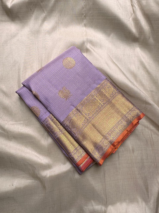 Lilavathi — Lavender & Gold Korvai
Pure Silk Kanchipuram Saree with Coin & Mango Zari Buttas
Antique-Gold Peacock Border • Grand Zari Pallu •
Silk Mark Certified ✅ Fall & Pico Done ✅ Blouse Stitching Available ($30) ✅
Free Shipping within 4 weeks