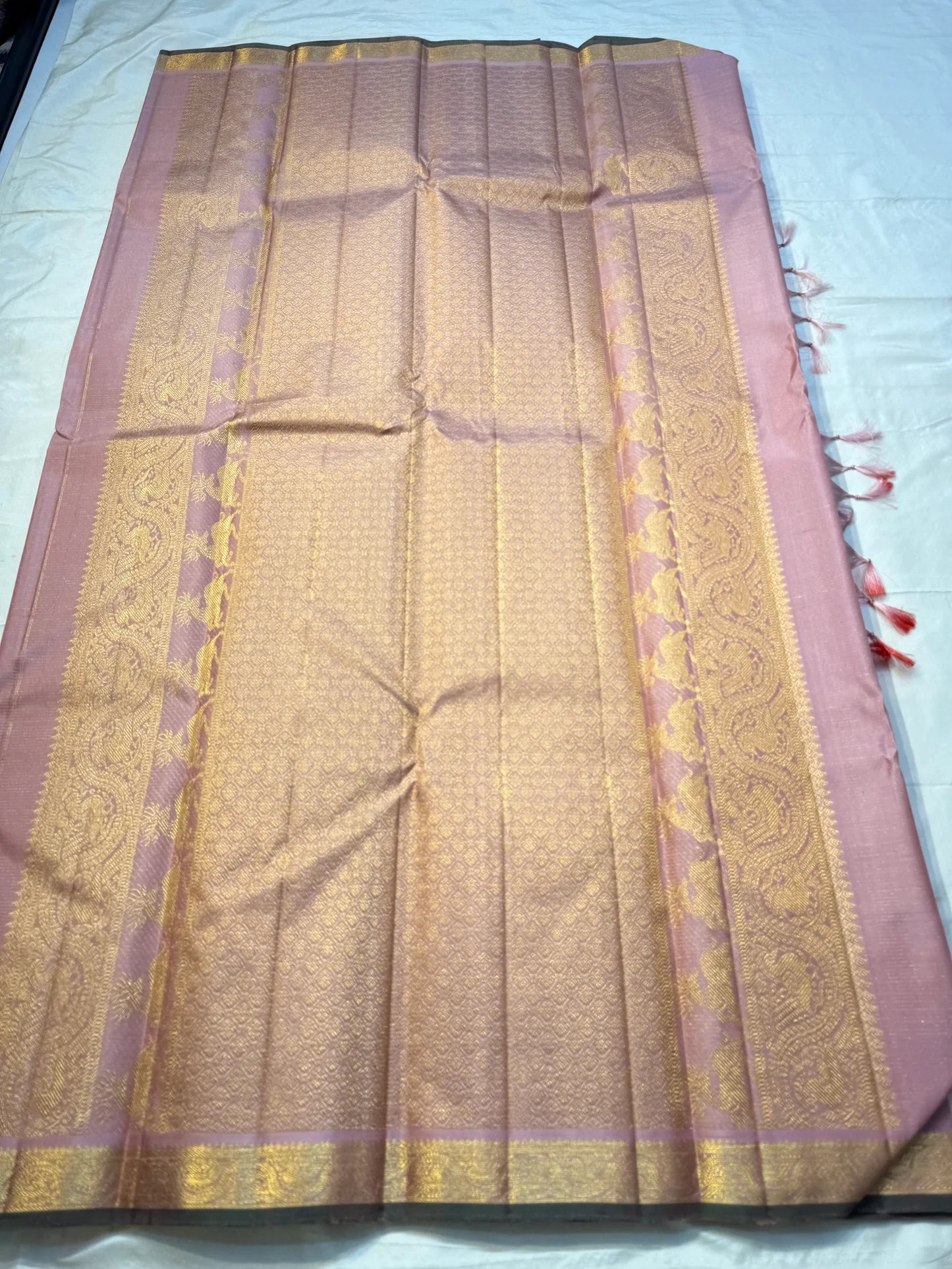 ilam Thamarai — Pure Silk Kanchipuram Saree
Blush rose-pink body with green korvai border woven in gold yaali & mayil motifs · Rich zari pallū with paisley vines · Running blouse included
Silk Mark Certified • Free Shipping within USA • Ships in 1 Week