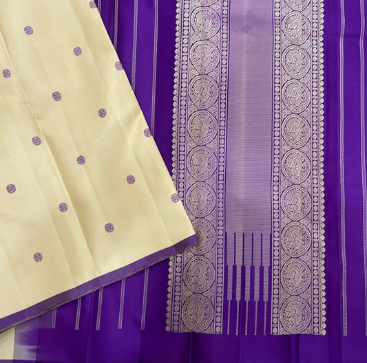 Paal Vadamalli Chakram – Pure Kanchipuram Silk Saree
Ivory body with royal-purple floral coin thread buttas
Grand purple pallu with zari panels & striped center
Handloom Double Warp Weave | Silk Mark Certified | Fall & Pico Done
Free shipping