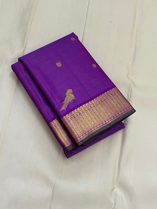 Kili Kanjivaram vairaoosi Lavender – Pure Kanchipuram Silk Saree
Lavender body with kili (parrot) & coin buttas; vairaoosi 
zari border l; rich floral pallu
Silk Mark Certified | Blouse Piece Included …pls refer description