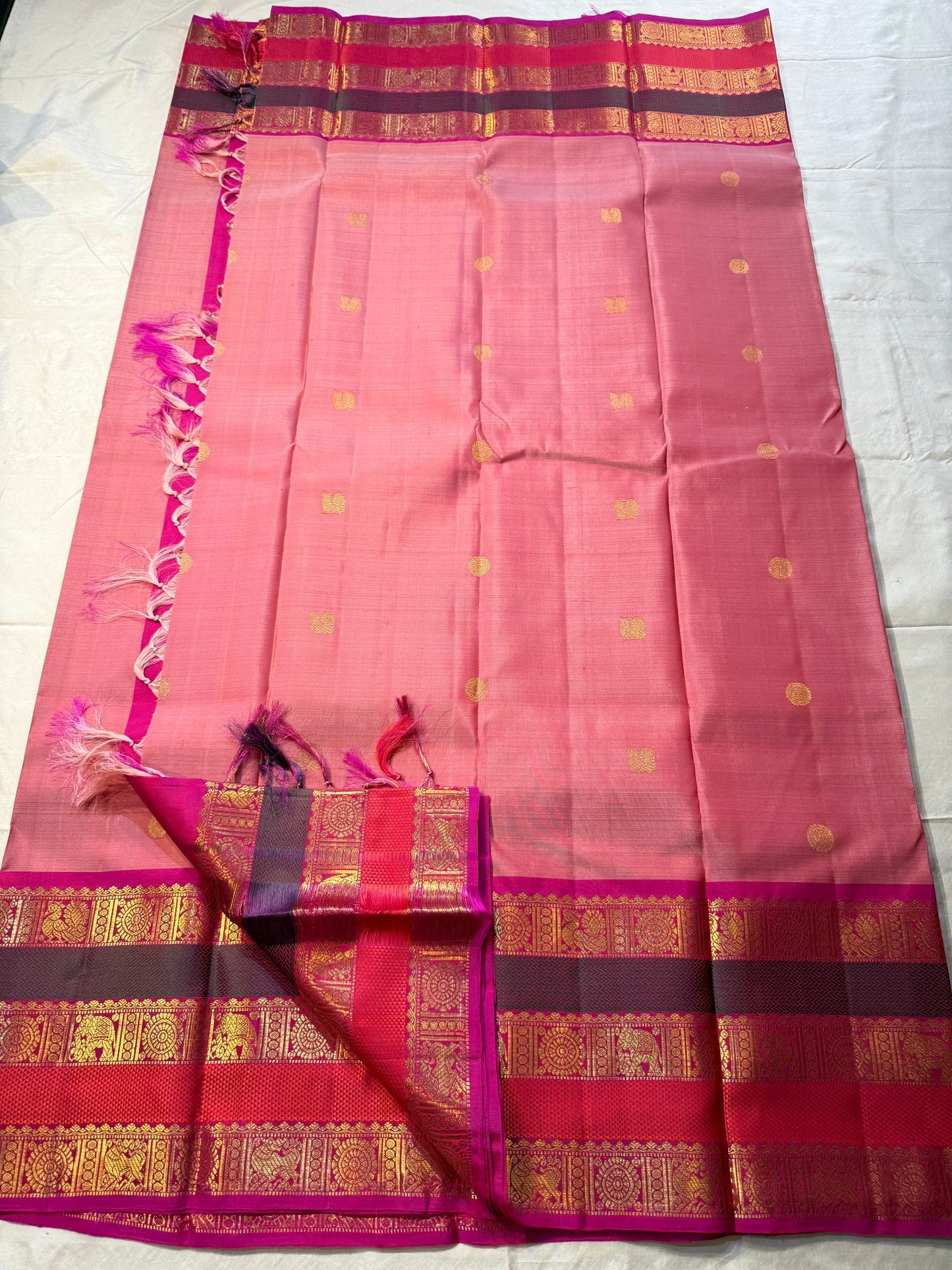 Pure Kanchipuram Silk Saree – Pink Body, Royal Purple Korvai Borders
Annapakshi zari stripes & paisley buttas • contrast purple blouse
Silk Mark Certified • Fall & Pico Done • Blouse Stitching Available ($30)
Free Shipping within USA ships in 2 weeks