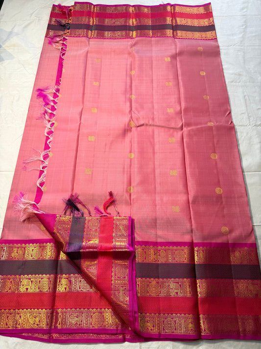 Pure Kanchipuram Silk Saree – Pink Body, Royal Purple Korvai Borders
Annapakshi zari stripes & paisley buttas • contrast purple blouse
Silk Mark Certified • Fall & Pico Done • Blouse Stitching Available ($30)
Free Shipping within USA ships in 2 weeks