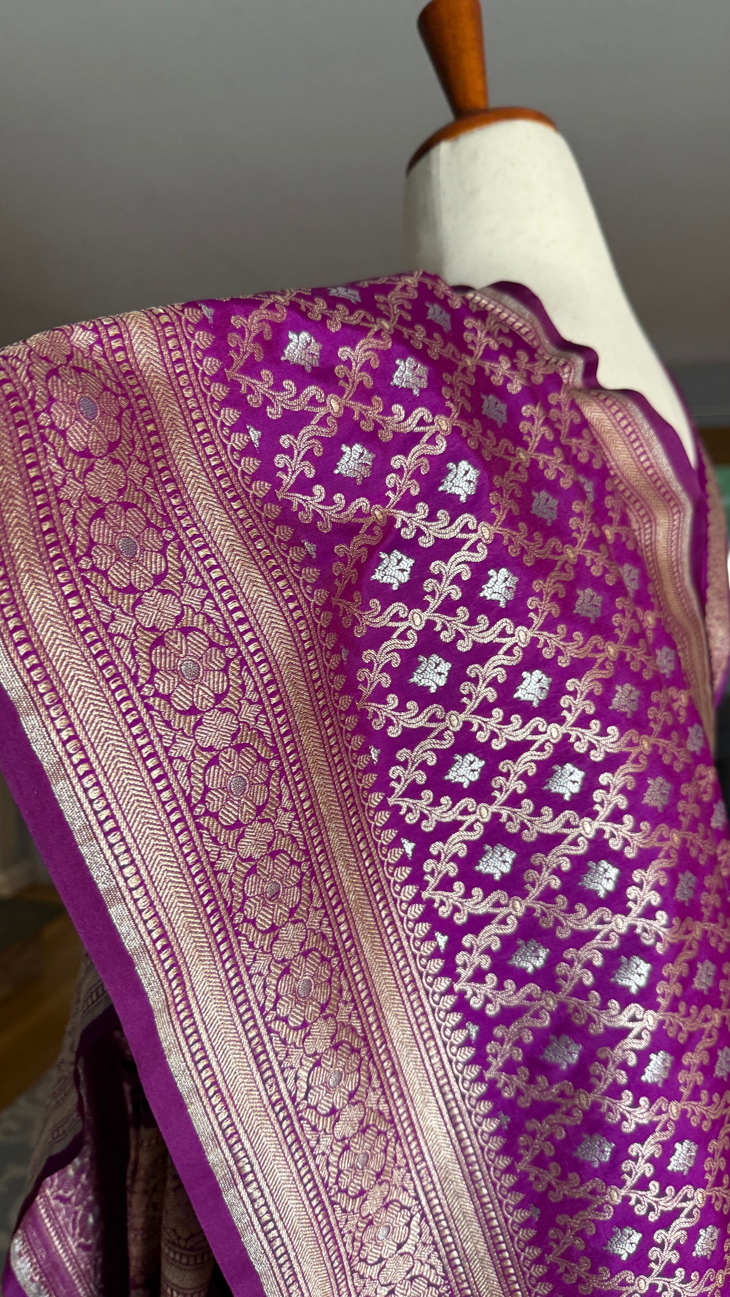 Luxurious deep purple silk Katan Banarasi, exquisitely soft and lightweight.
All-over jaal work in stunning sona roopa (gold & silver)for timeless elegance.
Handwoven Raw Mango–style by certified Banarasi weaver family from Azamgarh.
Ready to ship from NJ