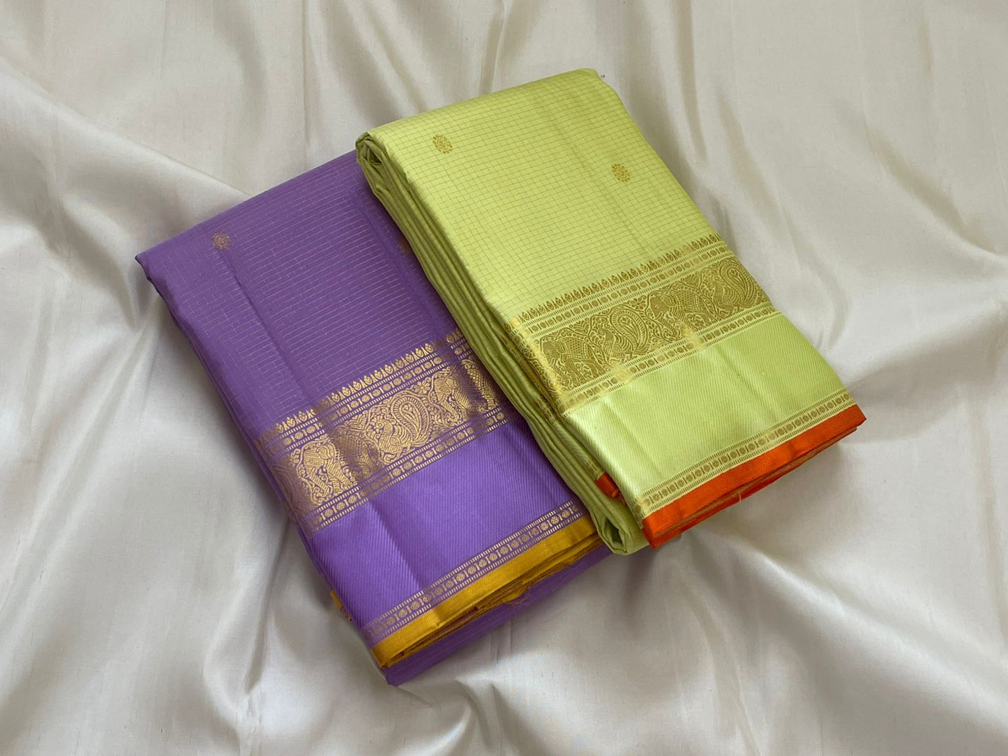 Blooming Lavender — Pure Silk Kanchipuram
Lavender body with oosi-kattam pinstripes, gaja-paisley zari borders & turmeric-gold selvedge ✨
Silk Mark Certified • Antique Zari Weave • Ships in Two Weeks • Free Shipping within USA