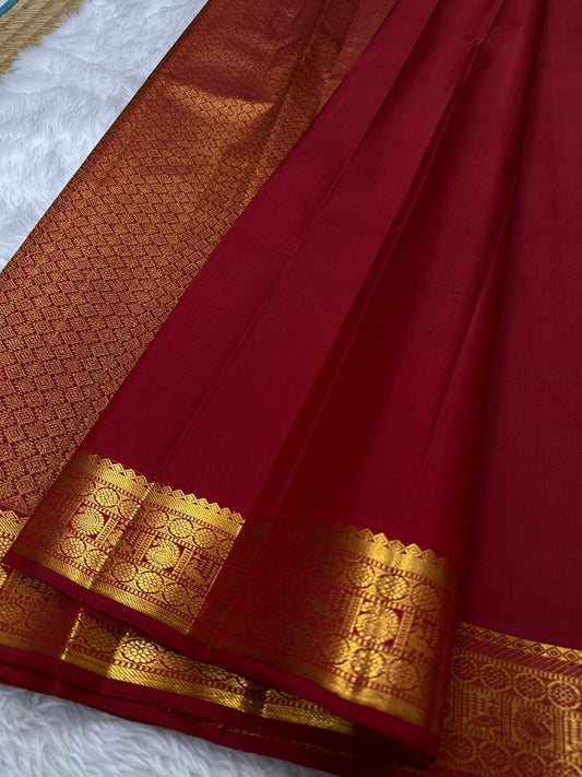 ✨ Kemp Red — Pure Silk Kanchipuram Saree ✨
Rich ruby-red body with gold zari coin buttas, antique gold korvai border & grand brocade pallu.
Silk Mark Certified • Free USA Shipping • Ships in 2 Weeks • Blouse Stitching $30 ✅