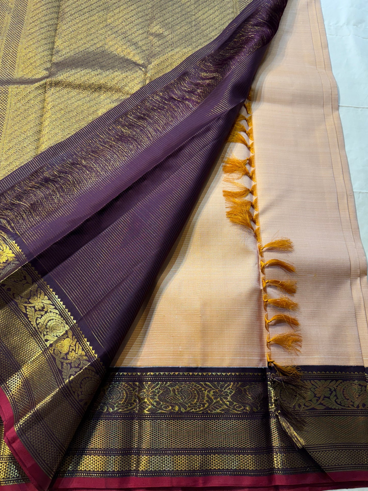 Butterscotch Vairaoosi — Pure Silk Kanchipuram Saree
Sand–butterscotch vaira oosi body • Maroon–plum korvai borders • Antique gold zari floral & peacock weave
Silk Mark Certified ✅ • Fall & Pico Done ✅ • Blouse Stitching Available ($30) ✅ • Ships in Two W