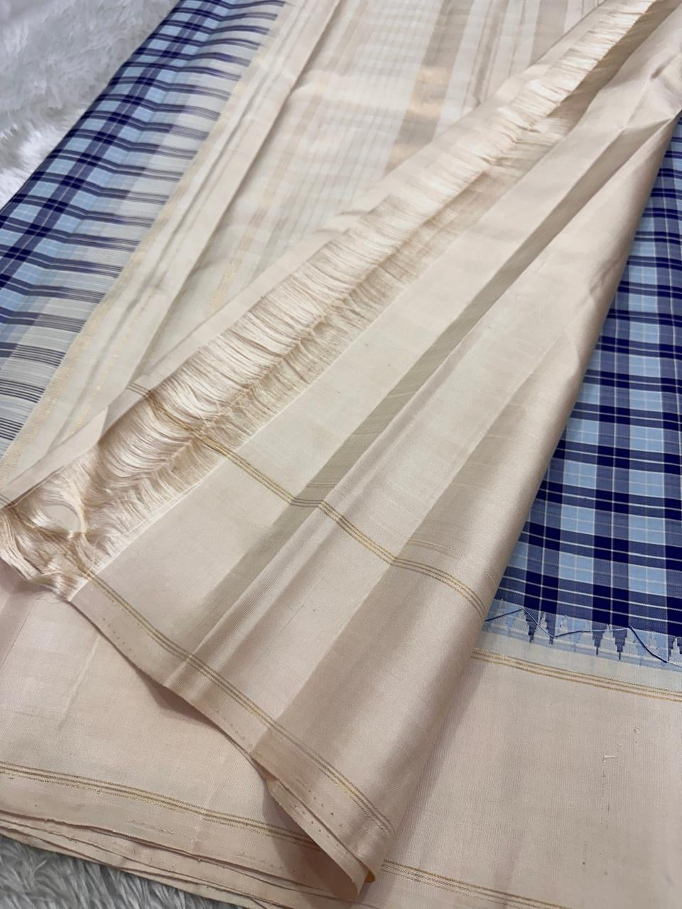 Nirai – Pastel Blue Kanchipuram Pure Silk Saree
Madras-Inspired Podi Kattam Checks in Navy, Cream & Silver
Cream Border with Subtle Zari Stripes
Seer Zari Pallu on a Canvas of Soft Cream Silk 🌿