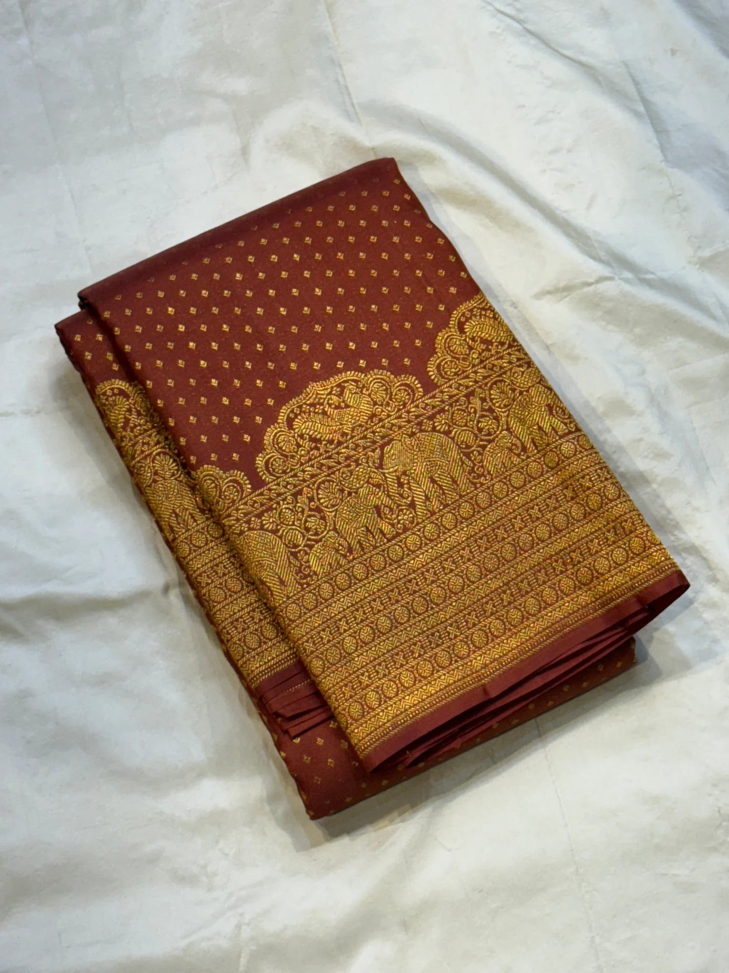 Rust Orange Elephant Peacock Arches – Pure Silk Kanchipuram Saree
Tiny gold podi butta motifs with grand elephant & peacock arch borders
Rich antique-gold zari pallu with floral columns & temple designs
Silk Mark Certified | Free Shipping within USA-