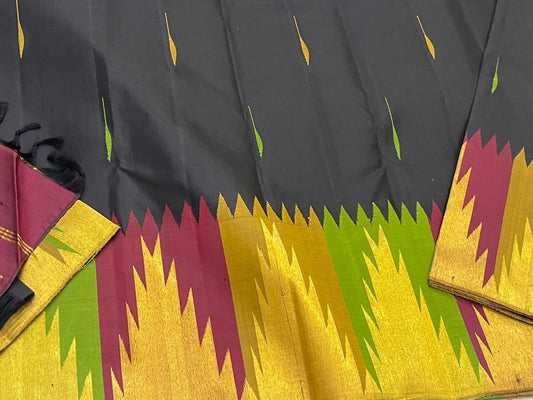 Ettukol Karuppu — Pure Silk Kanchipuram
Inky-black body with parrot-green & mustard buttas, korvai temple peaks in gold, wine & green ✨
Silk Mark Certified • Ships in Two Weeks • Free Shipping within USA