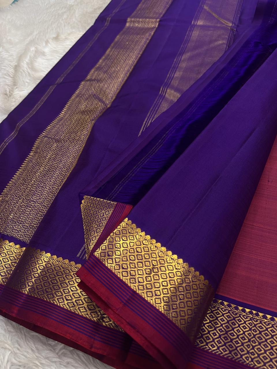 Vaidehi Violet Shot Amethyst – Pure Kanchipuram Silk Saree ✨
Featuring gold paisley buttas, vaira-oosi diamond borders & royal violet pallu 💜
Silk Mark Certified ✅ | Ships in Two Weeks | Free Shipping within USA 🇺🇸