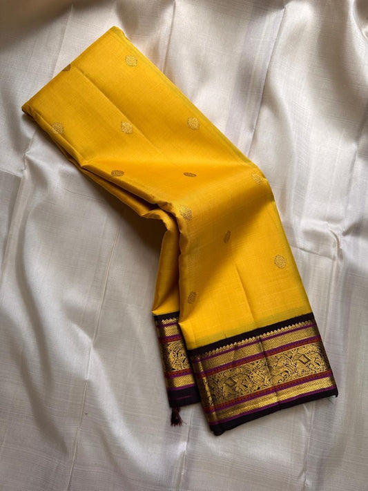 ✨ ✨ Mangalarupa — Pure Silk Kanchipuram Saree ✨
Haldi yellow with gold buttas, aubergine–magenta korvai borders & yaali zari pallu.
Silk Mark Certified ✅ • Free Shipping within USA 🇺🇸 • Ships in 1 Week ✅