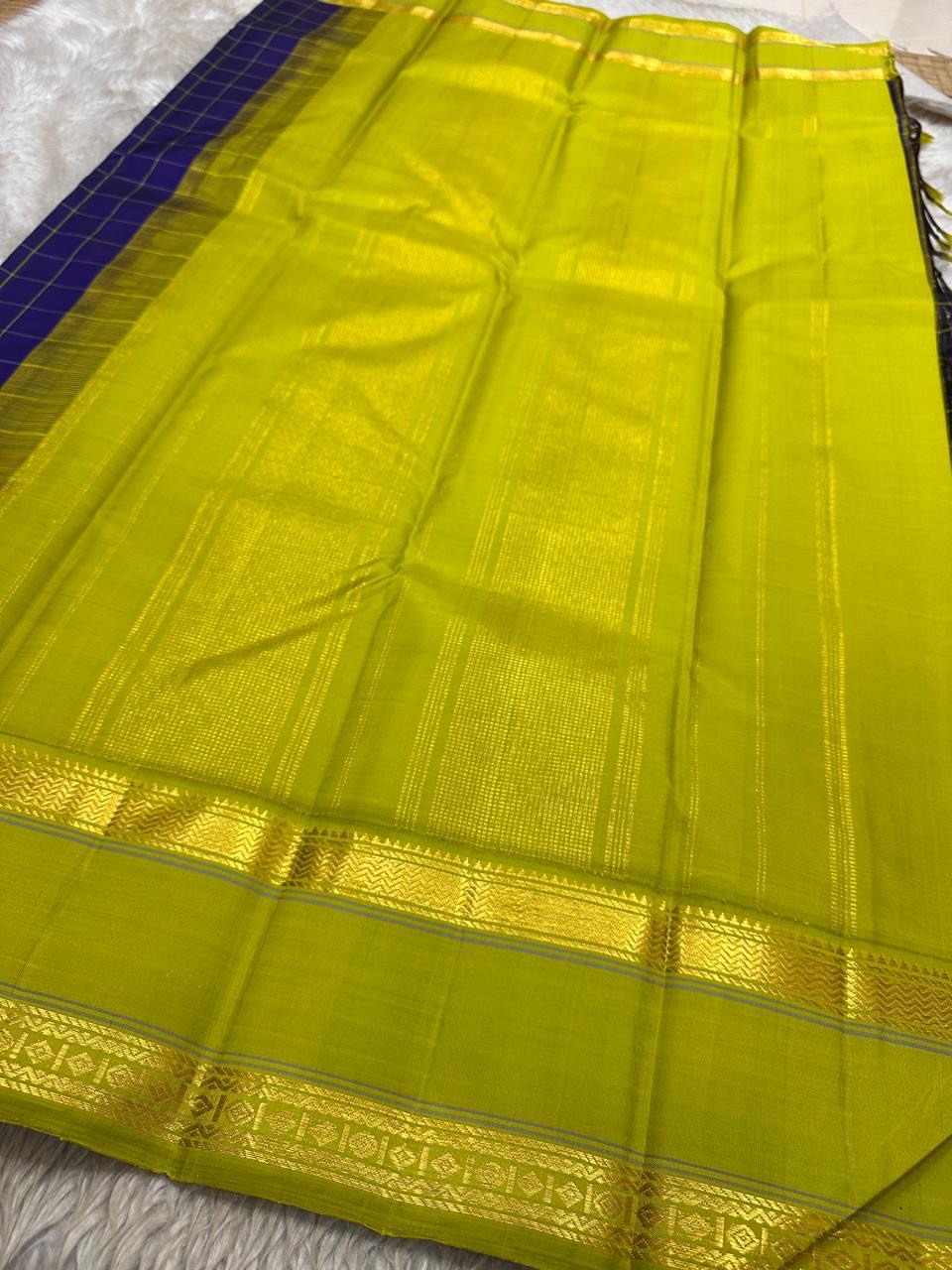 Neelam Parrot Pachai — Pure Kanchipuram Silk Saree
Royal blue body with gold kattam checks & parrot-green korvai border
Silk Mark Certified ✅ | Free USA Shipping | Ships in Two Weeks ✅