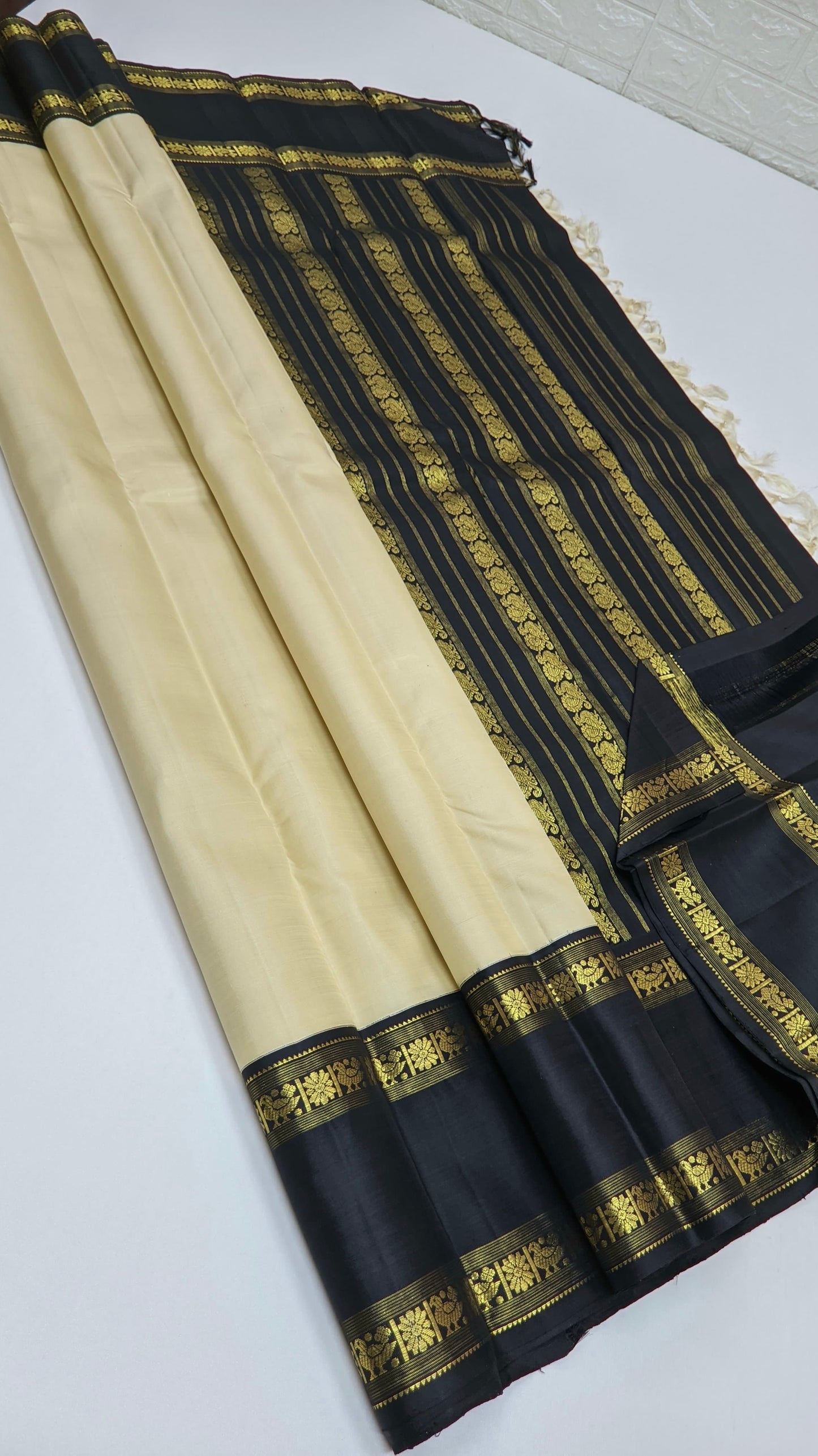 Pure silk kanchipuram saree cream border with Black hamsa rettapet border