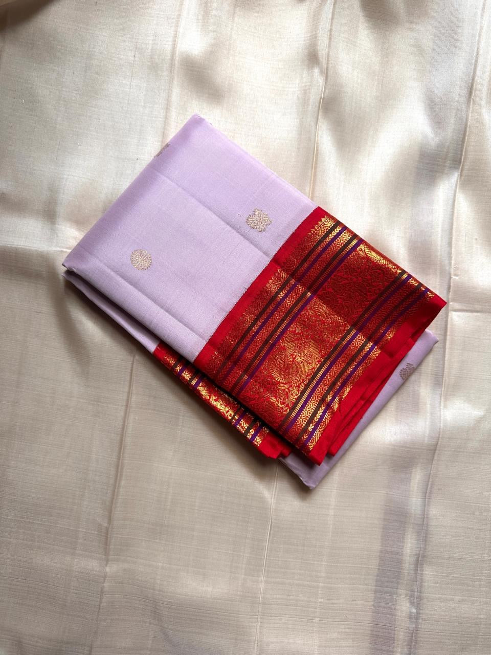 Lilac Sitare — Pure Silk Kanchipuram Saree
Pastel Lilac Body with Gold Sitare Buttas & Rani-Red Korvai Border ✨
Silk Mark Certified • Fall & Pico Done • Free USA Shipping • Ships in Two Weeks ✅