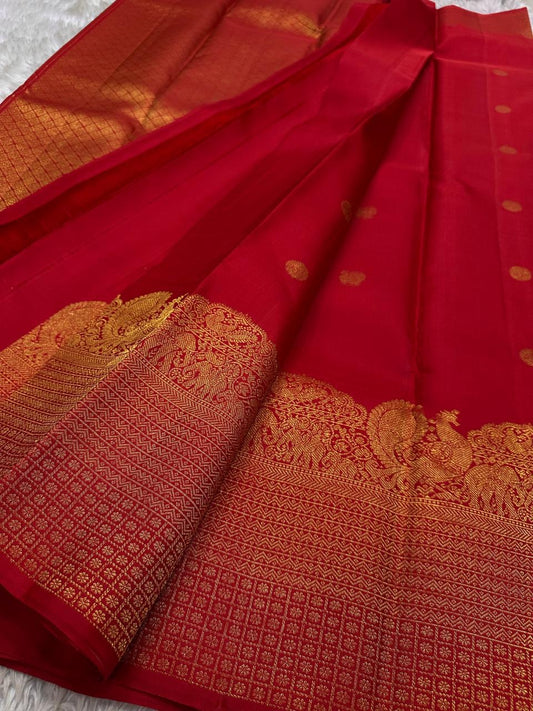 Lotus glow -radiant vermillion red  body with lotus gold zari buttas 🌸
Majestic peacock panel pallu in antique gold jaal and temple border artistry ✨
Silk Mark Certified ✅ | Ships in 2 Weeks | Free Shipping within USA 🇺🇸