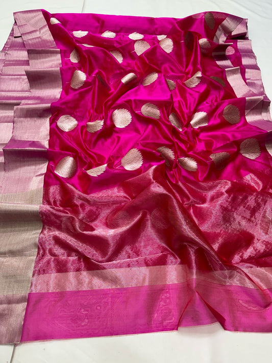 Fuchsia Pink Chanderi Pure Silk Saree with Zari Lotus Buttas and Radiant Gold Pallu
Light as a dream and luminous as morning light, this saree glows in rich fuchsia silk.
Ornate handwoven lotus buttas bloom across the body in fine gold zari.
