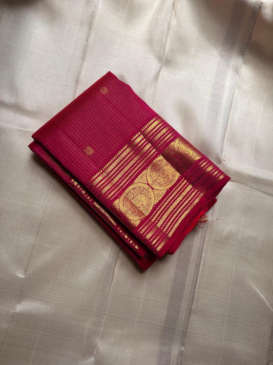 Fuschia Podi Kattam – Zari Checks Pure Silk Kanchipuram ✨🪔
Fuschia Podi Kattam 🌸 Pure Silk Kanchipuram Saree
All-over zari pinstripes & mini podi kattam checks ✨
Silk Mark Certified ✅ | Fall & Pico Done ✅
Free Shipping within USA 🚚 | 2 weeks