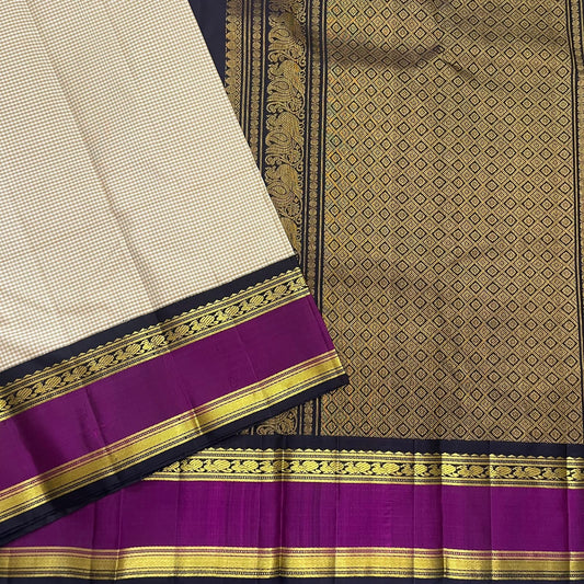 Biscuit Beige Amethyst — Pure Silk Kanchipuram (Handloom)
Micro kattam checks in biscuit-beige with amethyst korvai borders & black selvedge
Silk Mark Certified • Free USA Shipping • Ships in 1 Week (2 Weeks with stitching) ✅