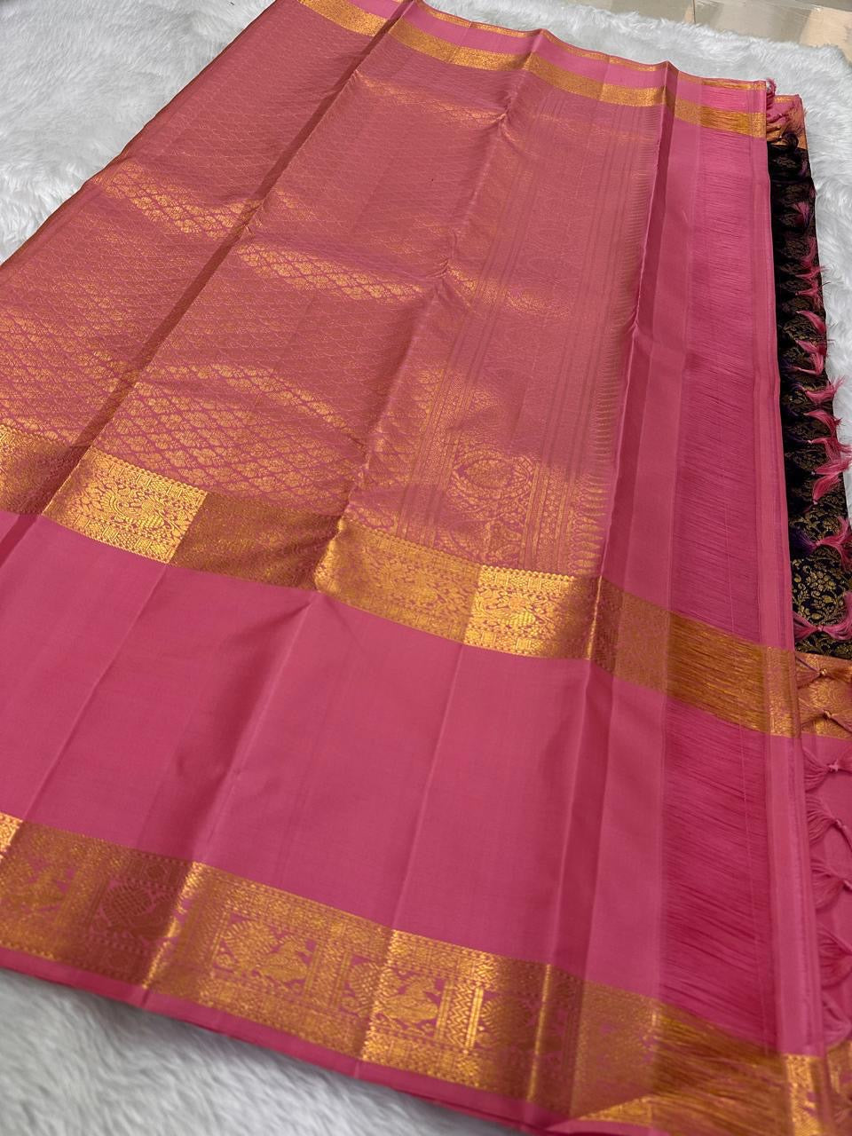 Chandra Pushpam β Rani Pink & Aubergine Pure Silk Kanchipuram β¨πΈ
Contrast Aubergine Brocade Pallu with Golden Jaal π
Yellow-Gold Zari Borders with Annam & Floral Motifs π¦
Silk Mark Certified β
 | Fall & Pico Done β
Free Shipping within USA π |