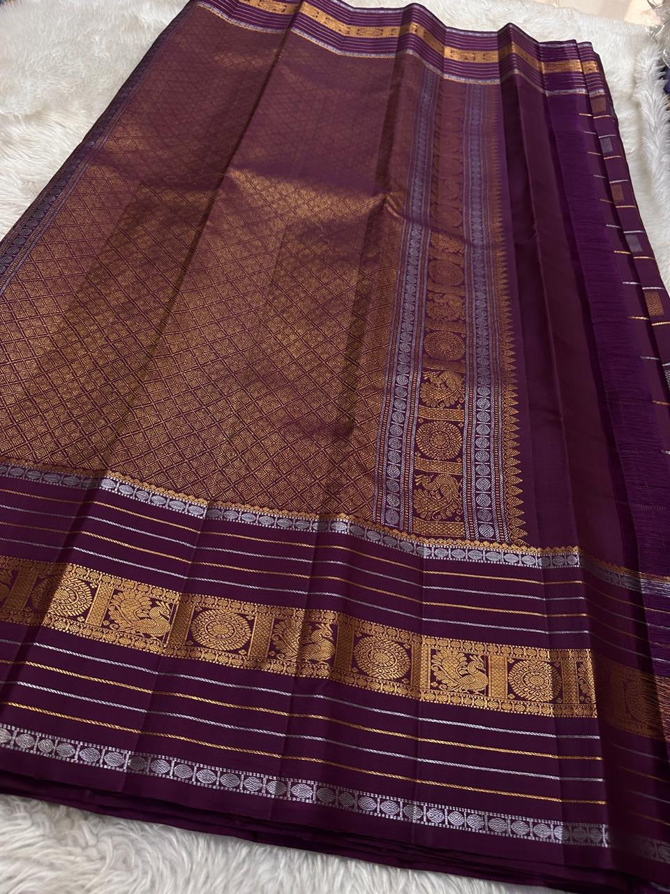 Pankajam 🌺 — a brown-purple jamun Kanchipuram silk saree woven with silver & gold zari kattam, delicate kolam motifs, and a deep magenta-purple selvedge. The Sona Roopa pallu shimmers with ornate grids and intricate motif