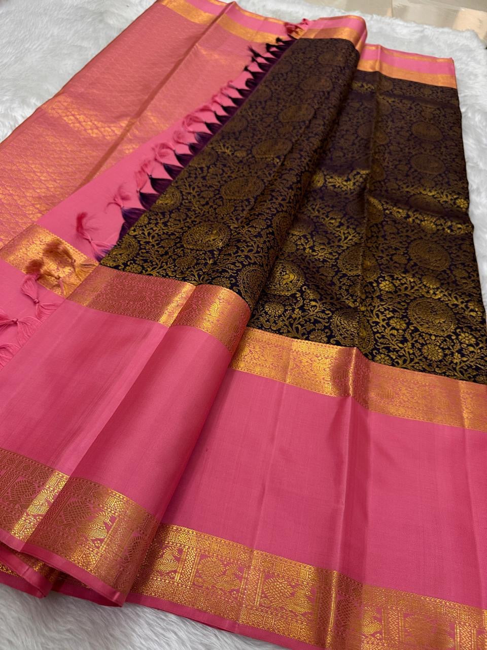 Chandra Pushpam β Rani Pink & Aubergine Pure Silk Kanchipuram β¨πΈ
Contrast Aubergine Brocade Pallu with Golden Jaal π
Yellow-Gold Zari Borders with Annam & Floral Motifs π¦
Silk Mark Certified β
 | Fall & Pico Done β
Free Shipping within USA π |