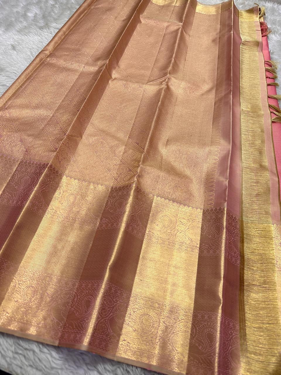 ✨ Rose Vairaoosi — Pure Silk Kanchipuram Saree ✨
Blush rose body with fine vairaoosi stripes and gold coin buttas, framed by antique-gold paisley brocade borders and a glowing full zari pallu.
Silk Mark Certified ✅ • Free Shipping within USA 🇺🇸 •