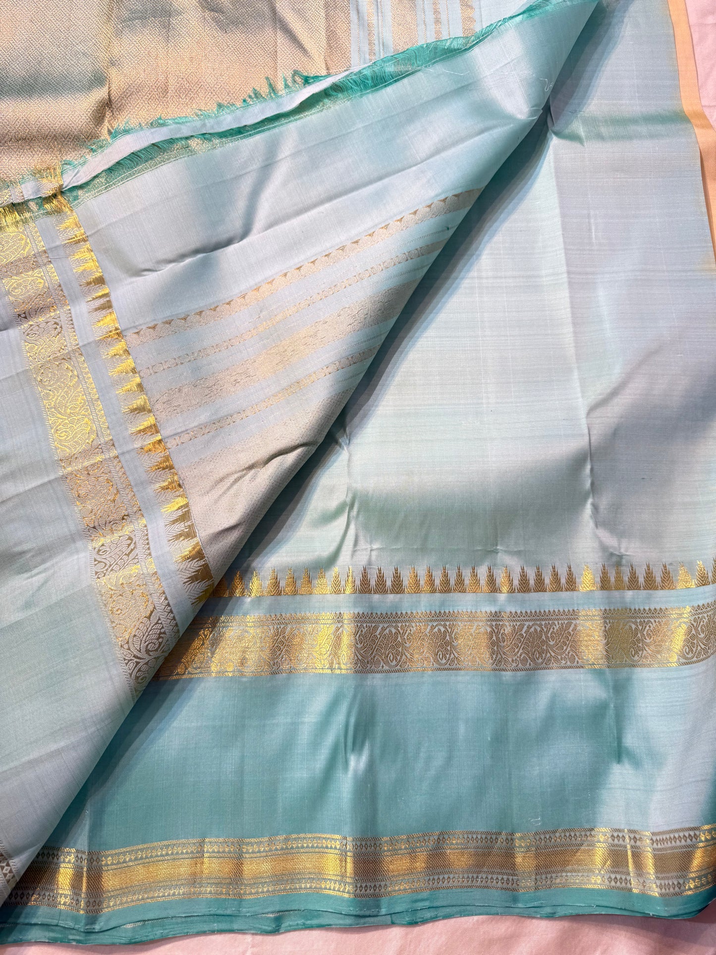 Body: pastel lemon-cream with tiny gold zari buttas
Borders/Pallu: sea-foam aqua with temple (reku) peaks & paisley vine zari
Silk Mark Certified • Free USA Shipping • Ships in Two Weeks