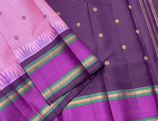 Vadamalli Reku kattam– Pure Silk Kanchipuram Saree
Plum-purple body with gold floral buttas & rettai-pettu borders
Pink checked reku pallu; contrast checked blouse included
Silk Mark Certified | Free Shipping within USA
Ships in 1 Week | Fall & Pico