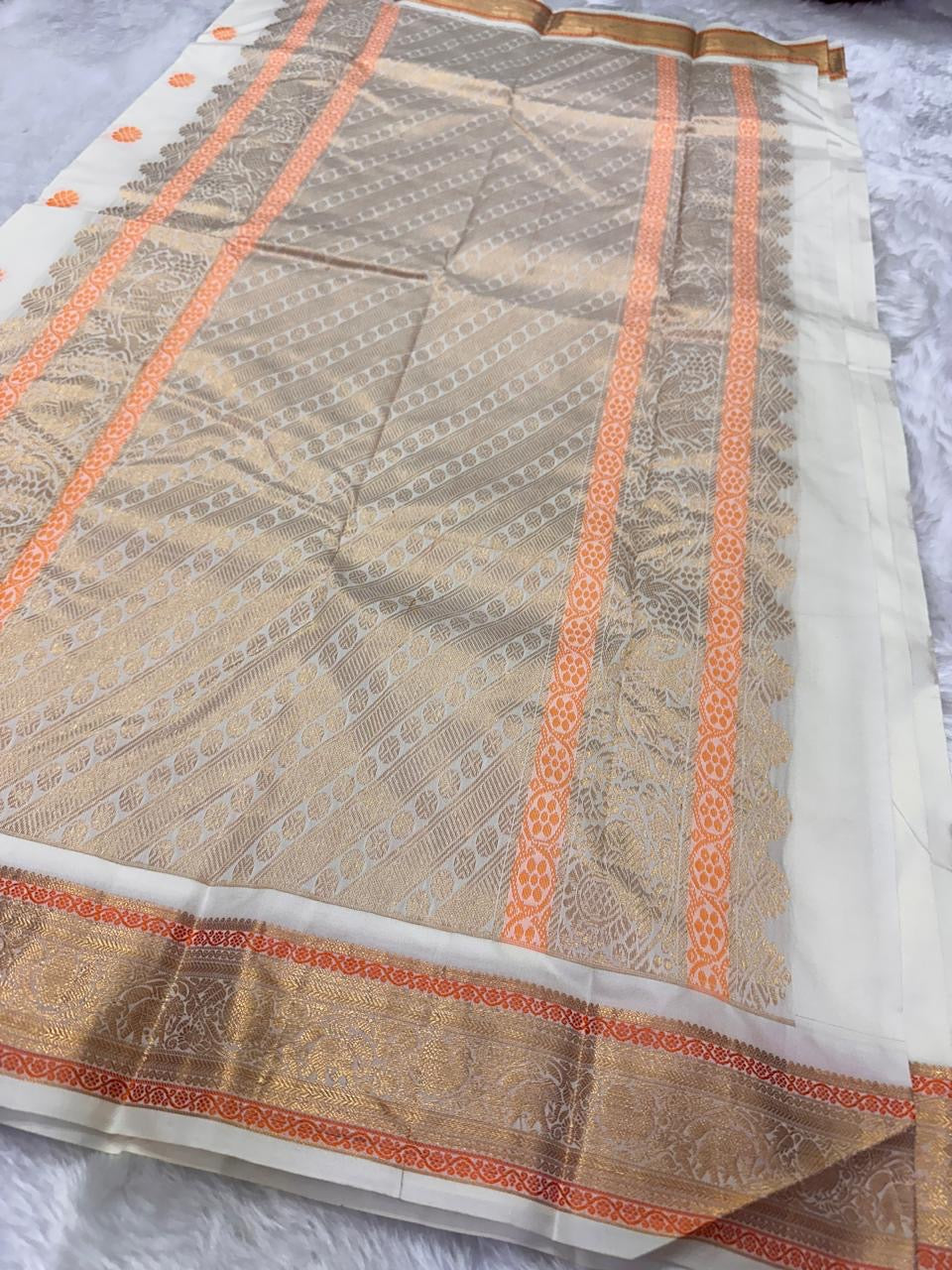 Ivory Swarna — Pure Kanchipuram Silk Saree
Ivory body with marigold rosette and antique-gold paisley buttas, framed in champagne-gold elephant brocade borders.
Silk Mark Certified • Free Shipping within USA • Dispatch in 1 Week • Ships in Two Weeks ✅