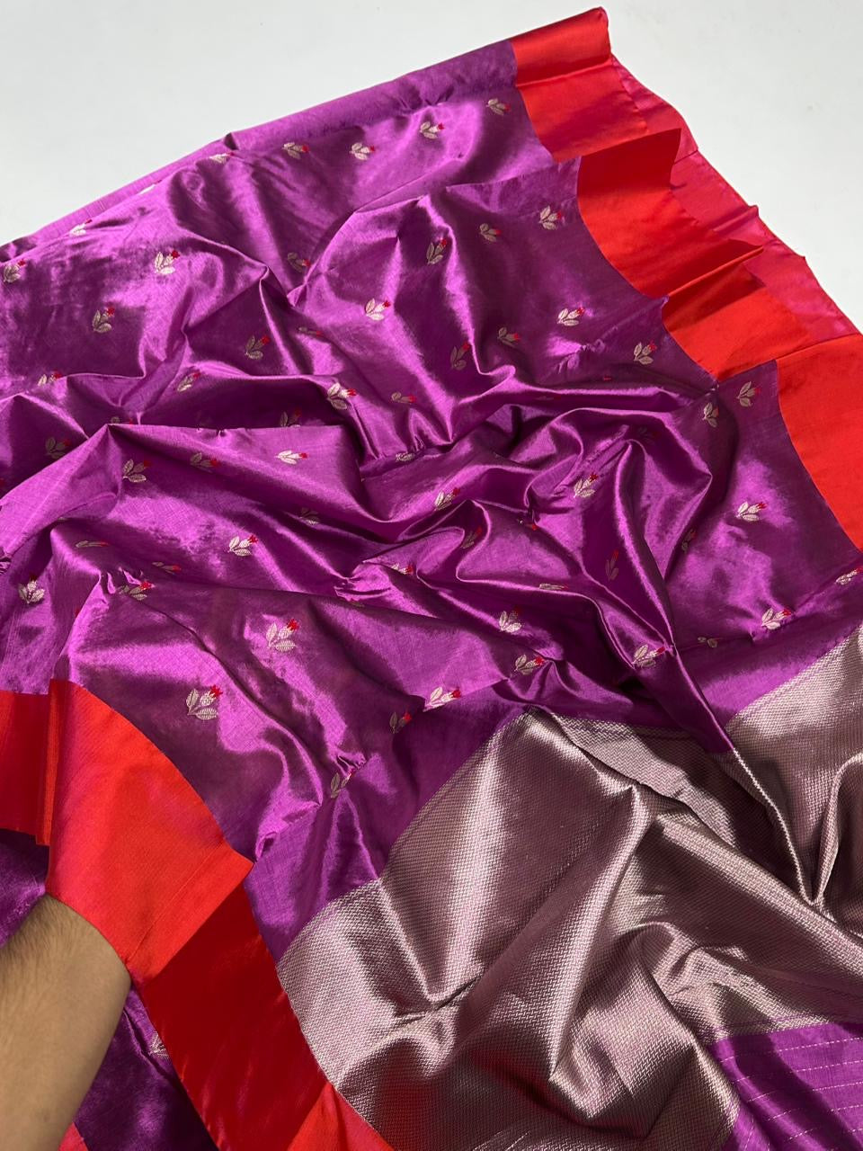 Pure Silk Chanderi – Orchid Purple with Silver Floral Buttas
Contrast Red Border & Shimmering Silver Tissue Pallu ✨
Silk Mark Certified • Free Shipping within USA • Ships in Two Weeks