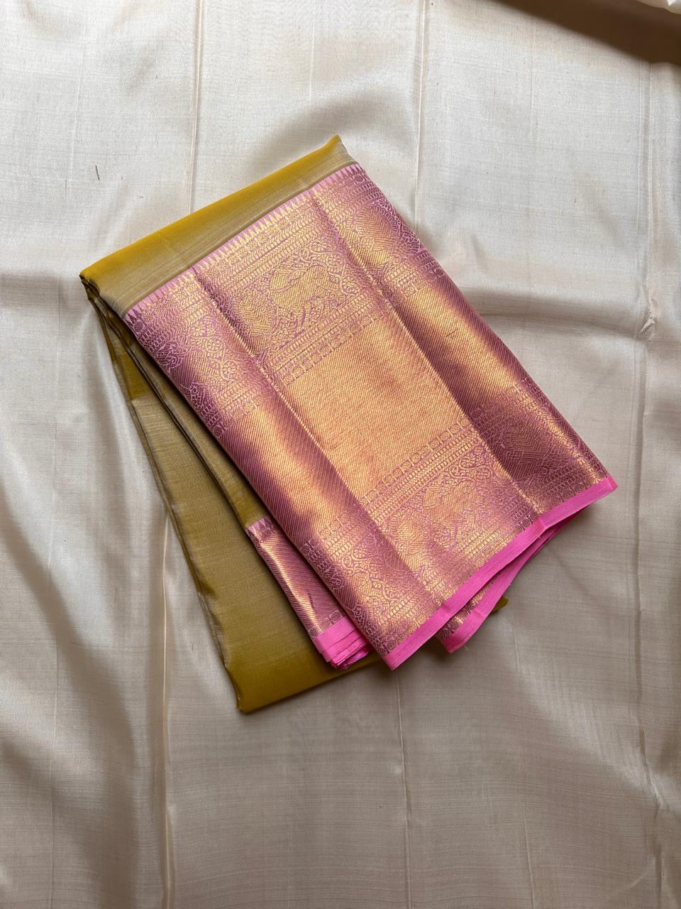 The color of “festive” vibrant golden sampanga with a pink border and Pallu pure silk Kanchipuram saree bavanji rettapet vanasringaram border