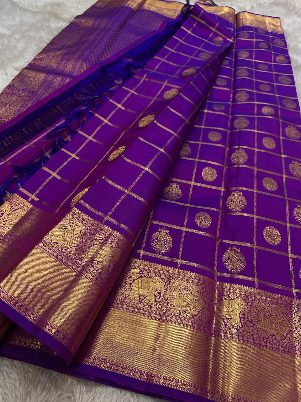 Amethyst Gandaberunda Kamalam – Pure Kanchipuram Silk Saree
Amethyst Purple Body with Zari Kattam Checks & Lotus Buttas
Grand Antique-Gold Borders with Gandaberunda & Peacock Motifs
Purple Zari Brocade Pallu
Silk Mark , ships in 2 weeks