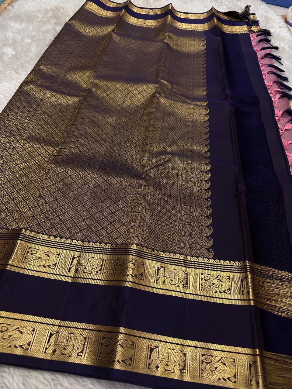 Midnight Blue & Mauve — Pure Silk Kanchipuram
Mauve body with pin-stripes & zari coin buttas ✨
Midnight-navy korvai borders with gaja panels 🌸
Grand navy brocade pallu with tassels 🪔
Silk Mark Certified • Free Shipping USA • Ships in Two Weeks ✅