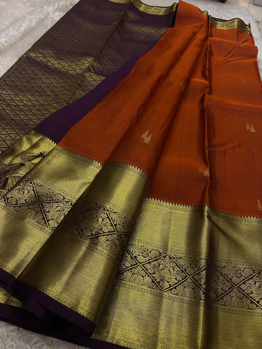 Rust Orange Malli Arangam – Pure Silk Kanchipuram ✨🪔
Jasmine (Malli) Zari Motifs on Body – Subtle & Elegant ✨
Antique-Gold Diamond Jaal Borders & Vadamalli Pallu 💜
Silk Mark Certified ✅ | Fall & Pico Done ✅
Free Shipping within USA 🚚 | 2  weeks