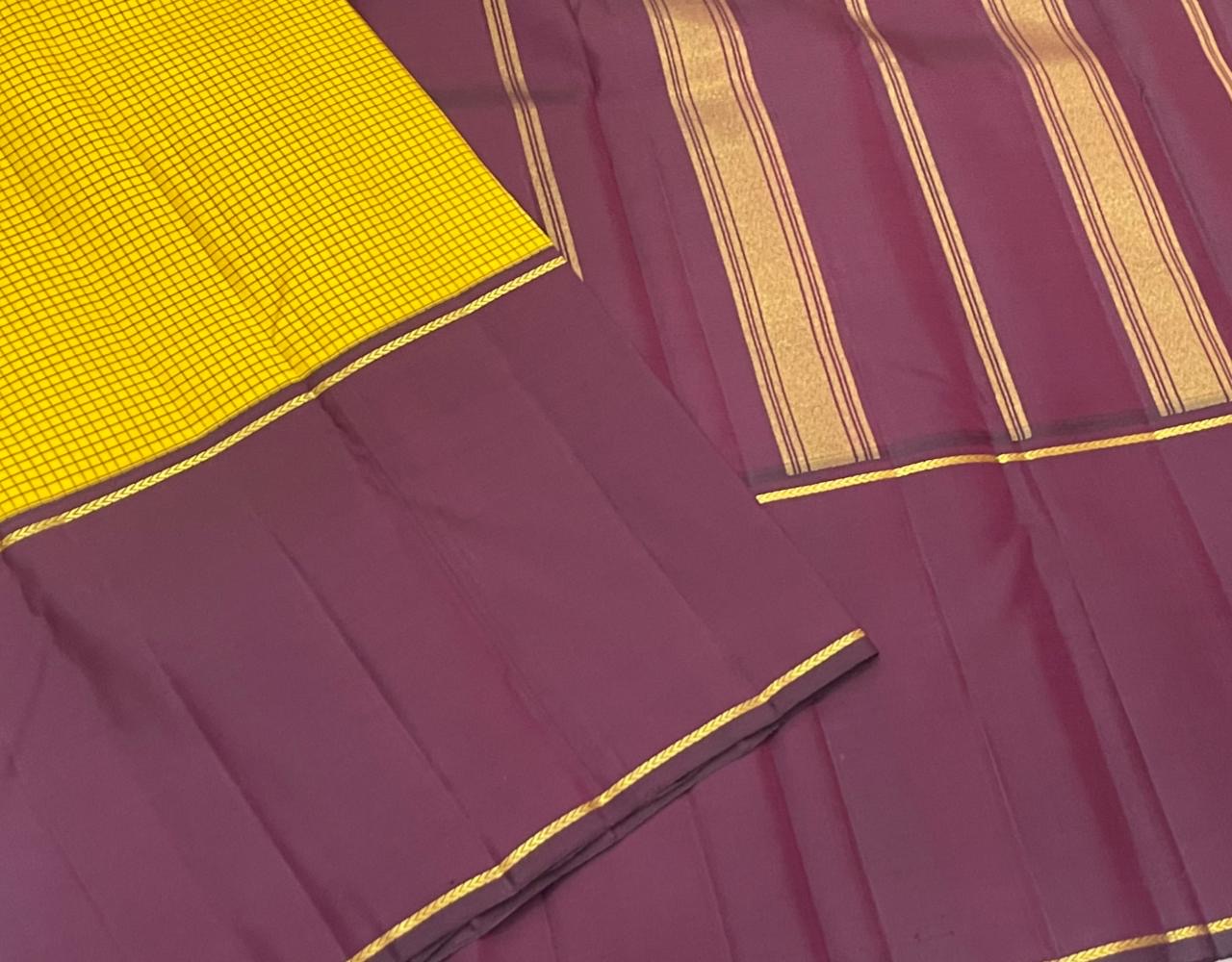 ✨ Amara Manjal — Pure Silk Kanchipuram Saree ✨
Mustard micro-kattam body paired with deep plum-wine borders and gold rope-zari pallu detailing.
Silk Mark Certified • Free USA Shipping • Ships in Two Weeks • Blouse Stitching Available ($30) ✅