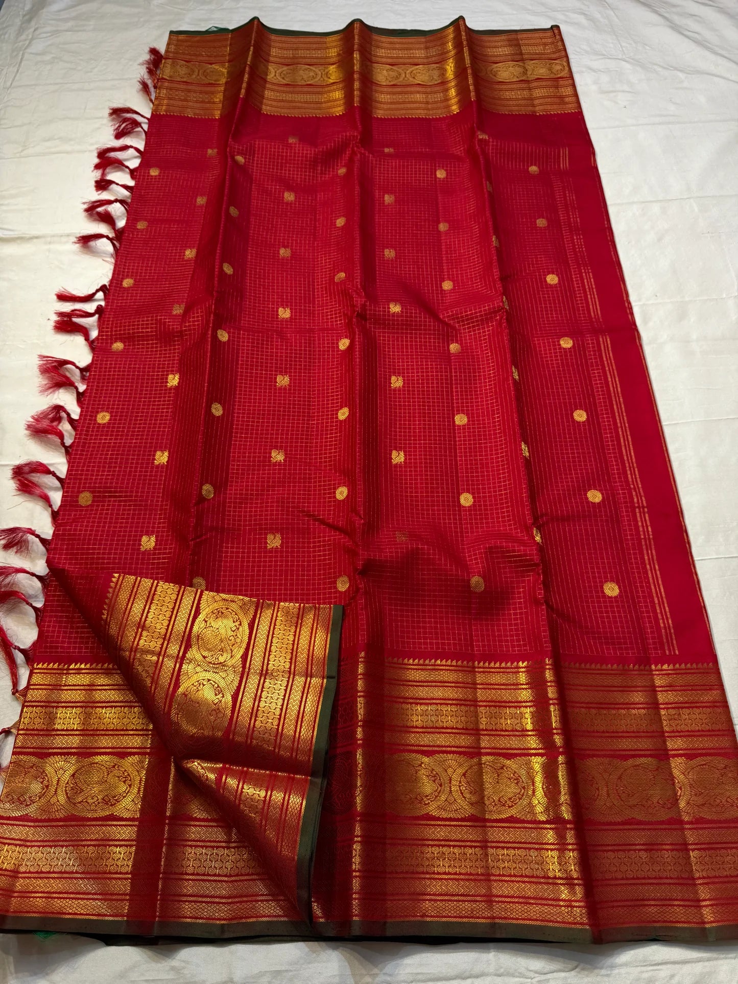 Chandrika — Pure Silk Kanchipuram Saree
Kumkum Red Body with Gold Checks & Coin Buttas | Grand Zari Medallion Borders
Rich Brocade Pallu | Silk Mark Certified ✅ | Free USA Shipping | Ships in Two Weeks ✅