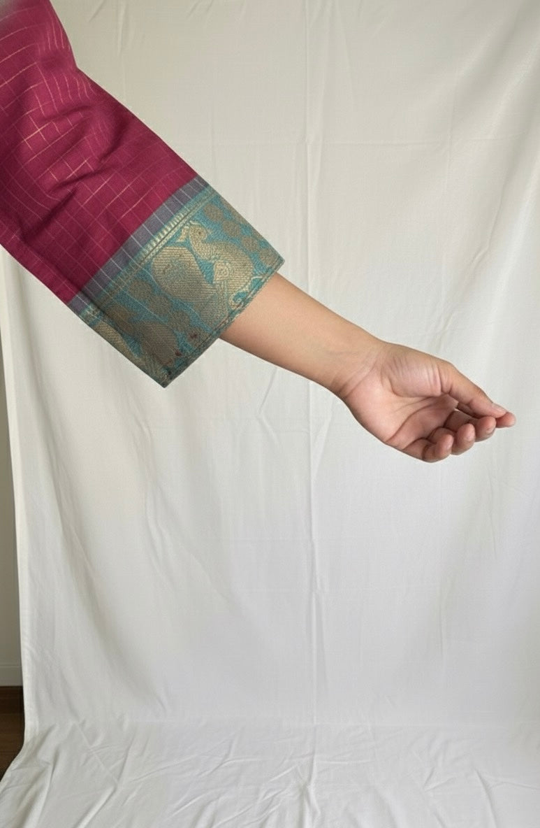 Vanappu — Red & Aqua — Sungudi Zari Kattam Kurti Set
Brick Red Handspun Cotton with Aqua Zari Mayil Border ✨ • Fully Lined with pure cotton • Free USA Shipping • ready to ship ✅