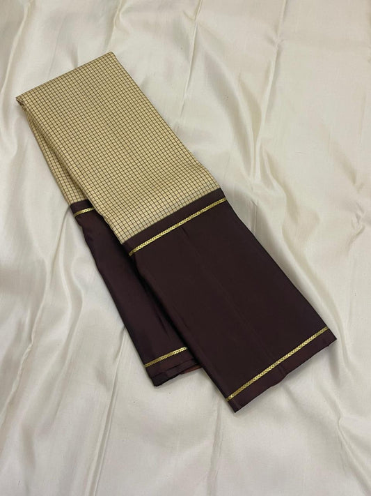 ✨ Siri Kattam — Pure Silk Kanchipuram Saree ✨
A refined butter-cream micro kattam body paired with deep coffee-brown panels, gold rope-zari borders and a zari pallu.
Silk Mark Certified • Free USA Shipping • Ships in 2  weeks , blouse stitching $30